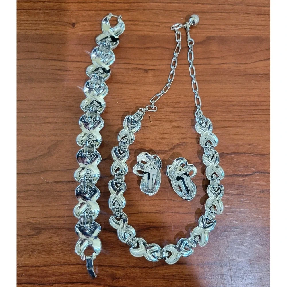 Vintage Silvertone Necklace Bracelet Clip On‎ Earrings Set  XO Chain